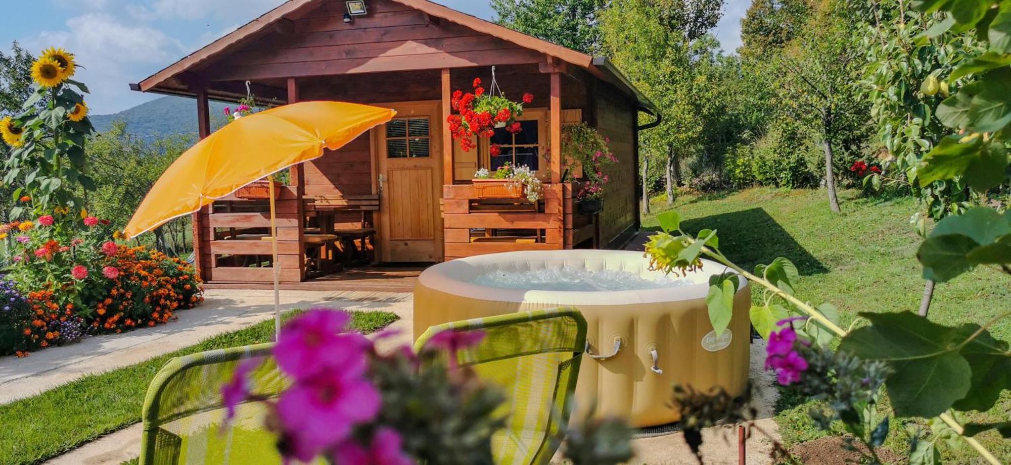 Cottage La Sierra With Jacuzzi Korenica Exteriör bild