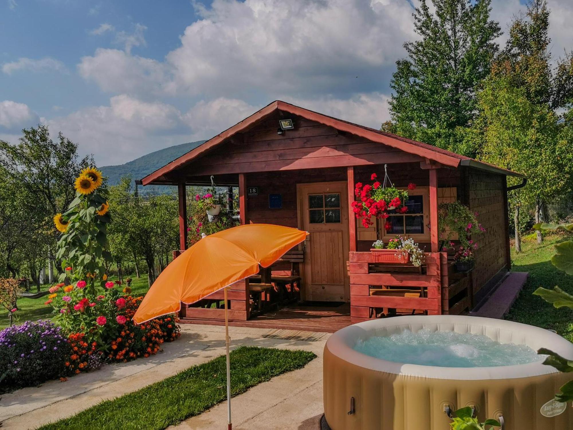 Cottage La Sierra With Jacuzzi Korenica Exteriör bild