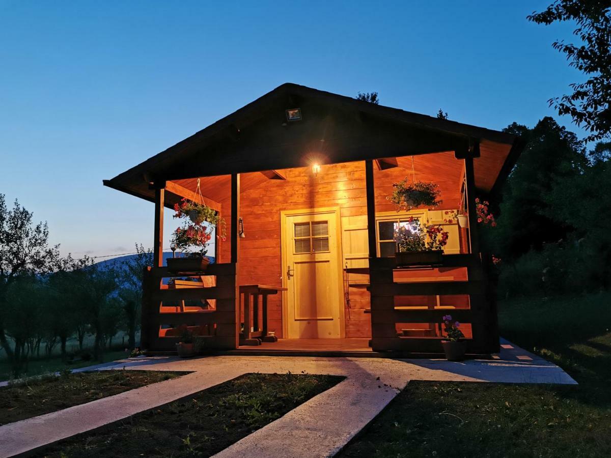 Cottage La Sierra With Jacuzzi Korenica Exteriör bild