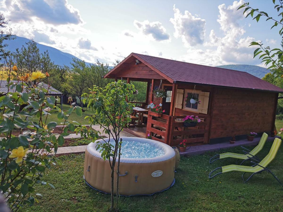 Cottage La Sierra With Jacuzzi Korenica Exteriör bild