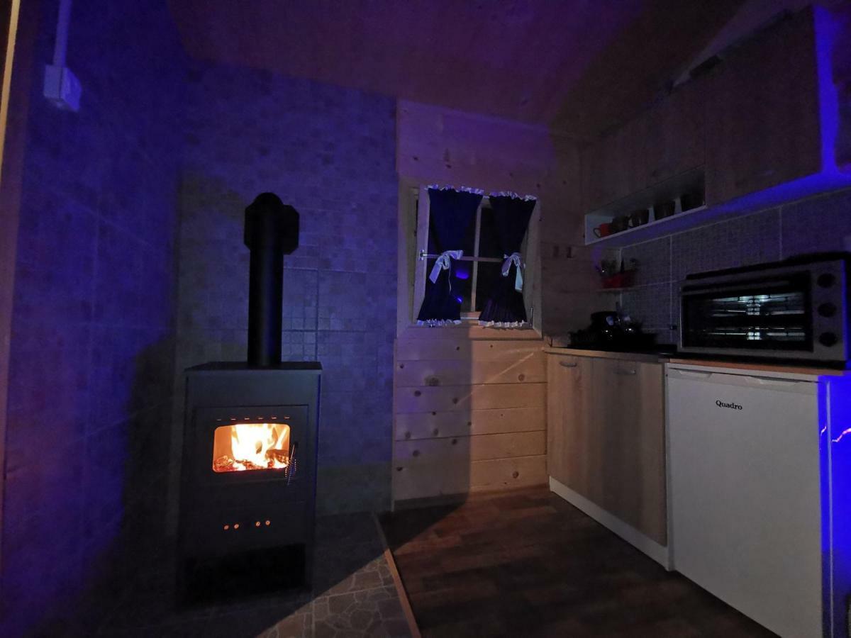 Cottage La Sierra With Jacuzzi Korenica Exteriör bild